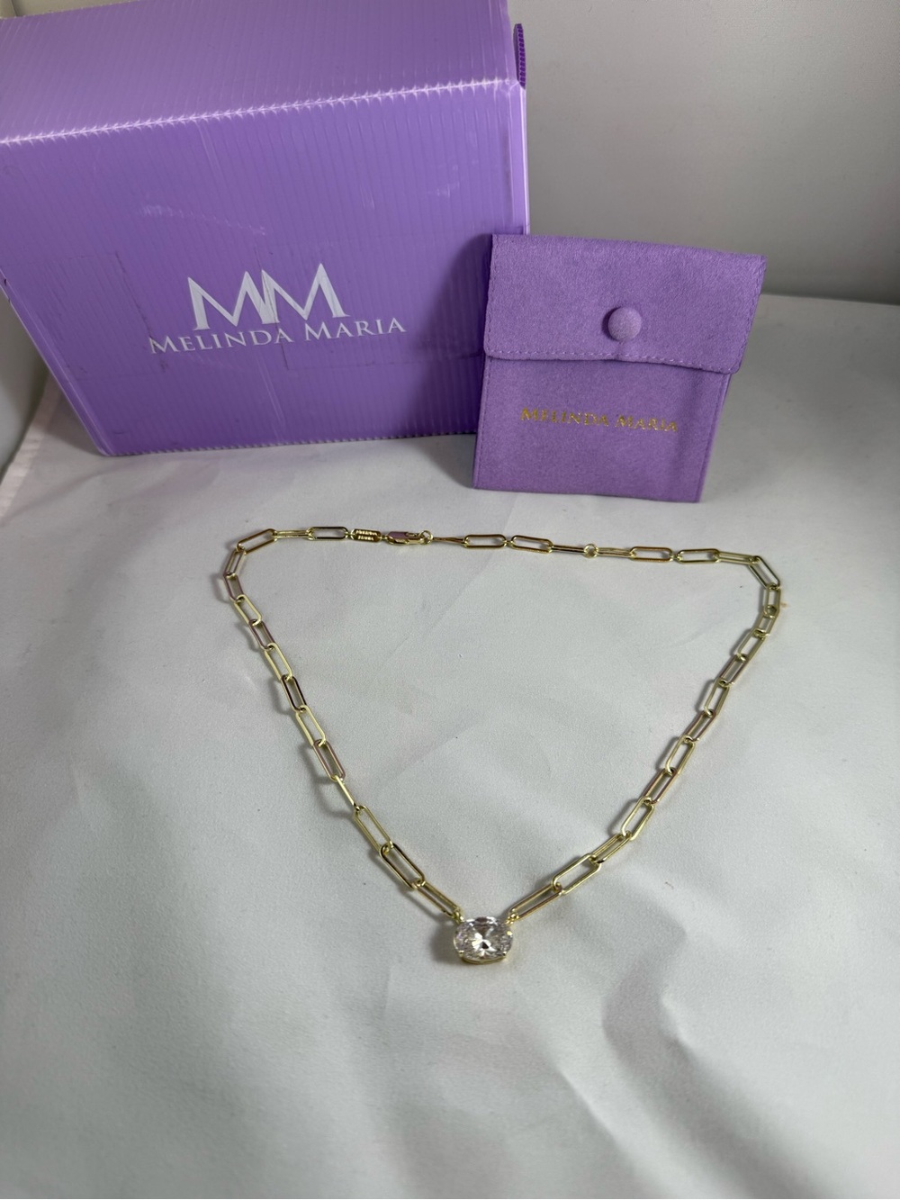 Melinda Maria Iconic Hello Gorgeous pendant on Samantha chain - Picture 2 of 7